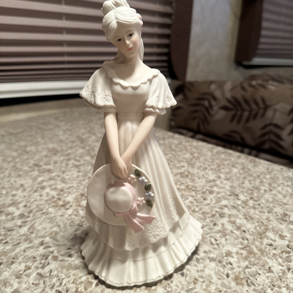 2001 Heritage Collection Fine Porcelain "Francesca" #68014